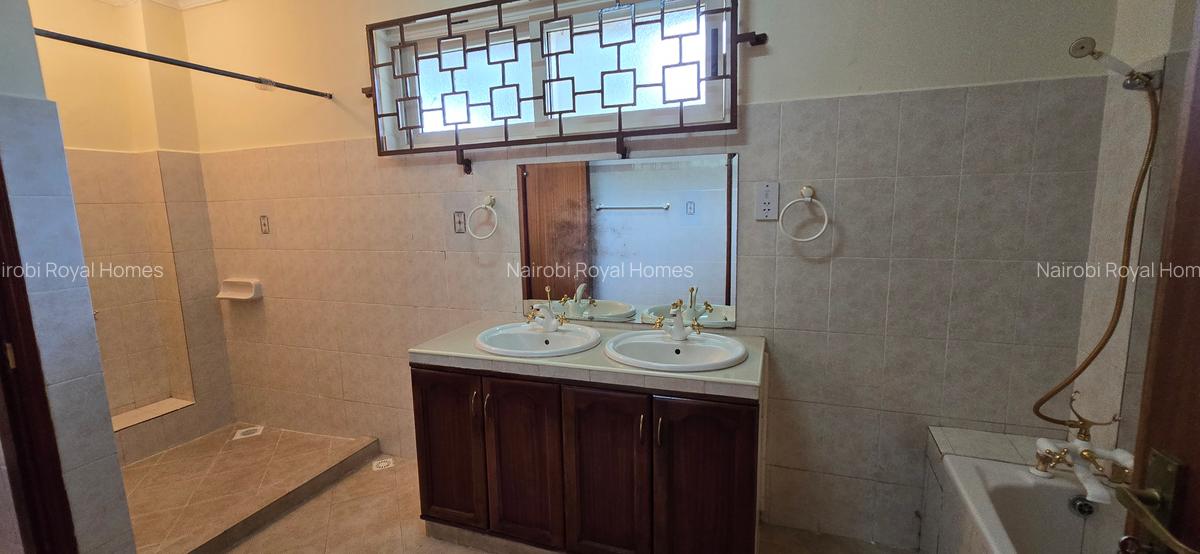 5 Bed Townhouse with En Suite at Lavington Mall - 10