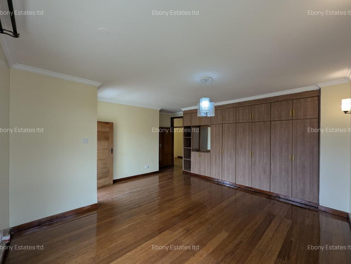 5 Bed Townhouse with En Suite in Lavington - 3