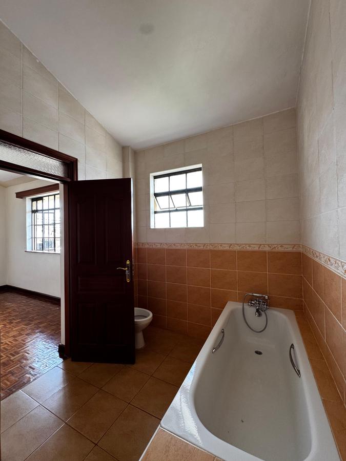 3 Bed Apartment with En Suite in General Mathenge - 10