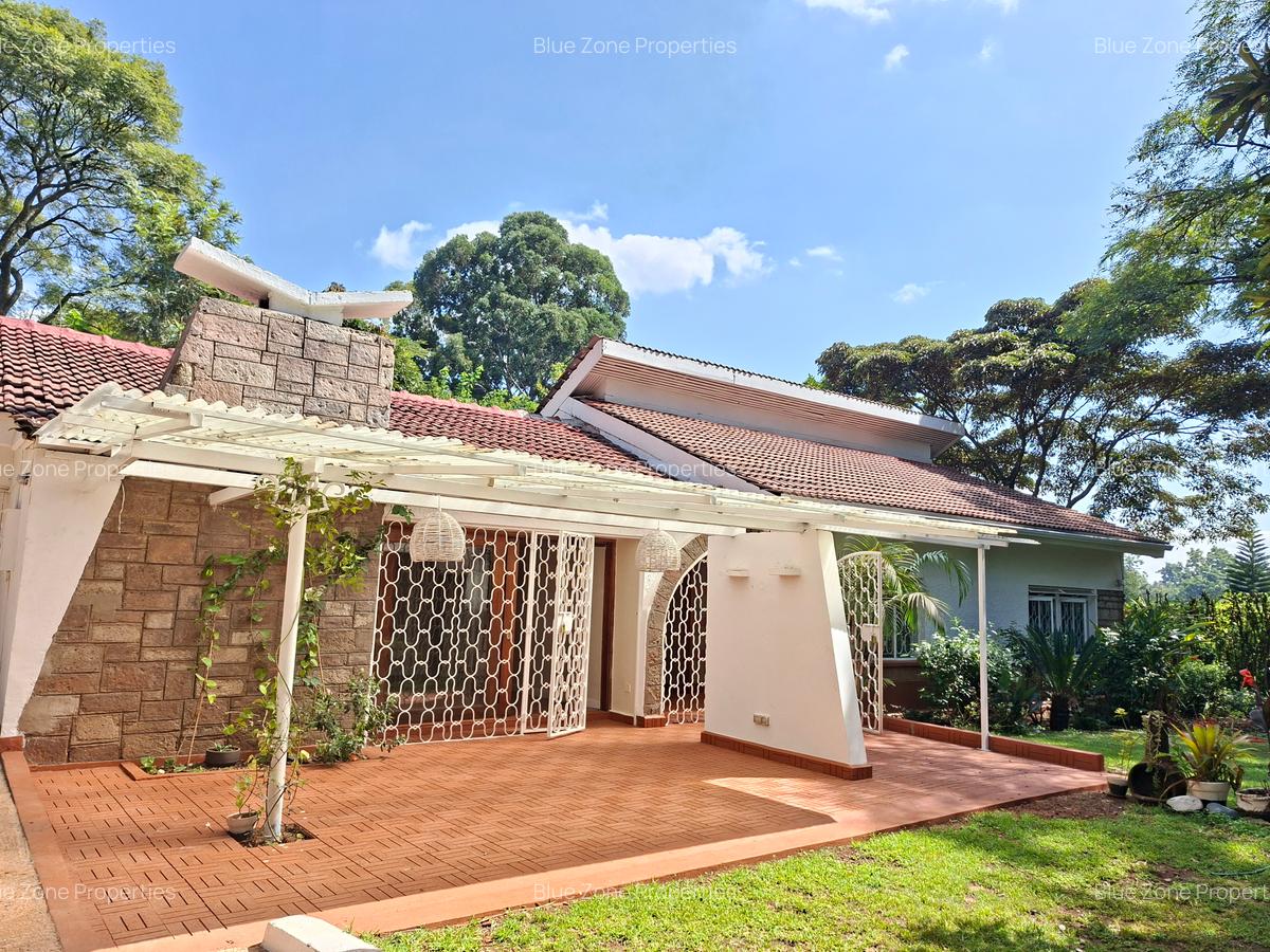 4 Bed House with En Suite at Rosslyn - 2