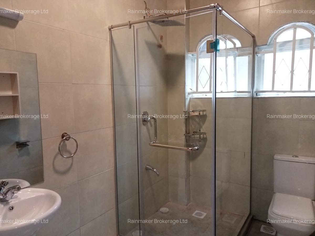 4 Bed House with En Suite in Spring Valley - 3