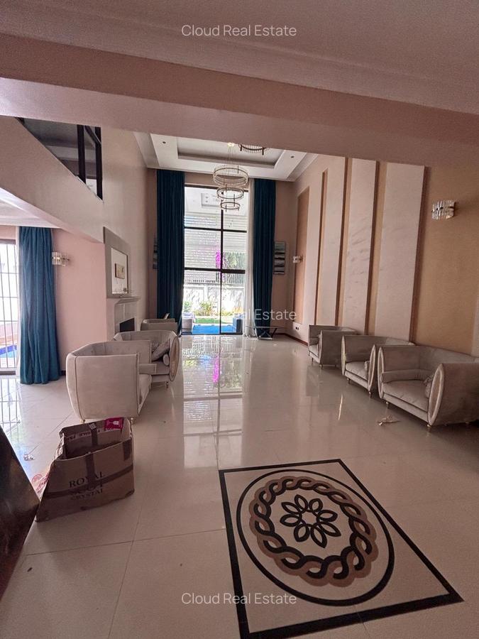 5 Bed House with En Suite in Lavington - 3