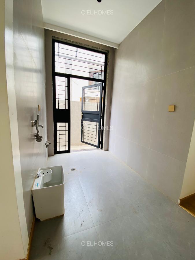 5 Bed Villa with Garden in Lavington - 6