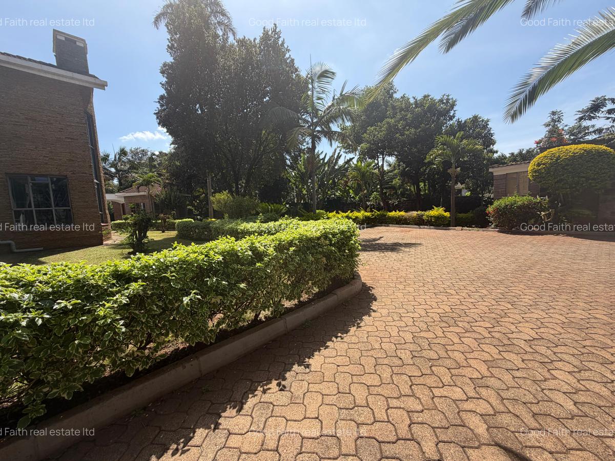 6 Bed House with En Suite in Runda - 18