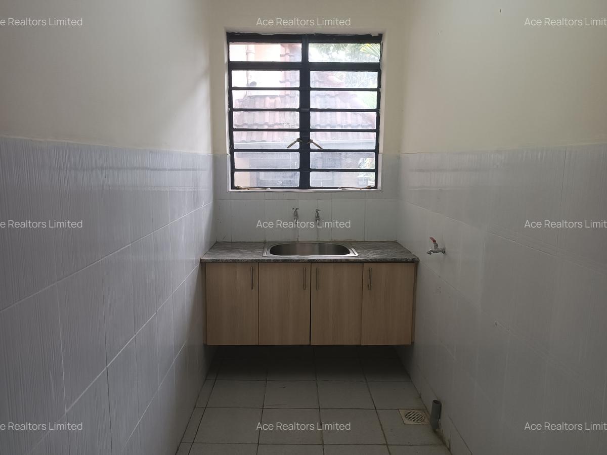 5 Bed Townhouse with En Suite at Lavington - 13