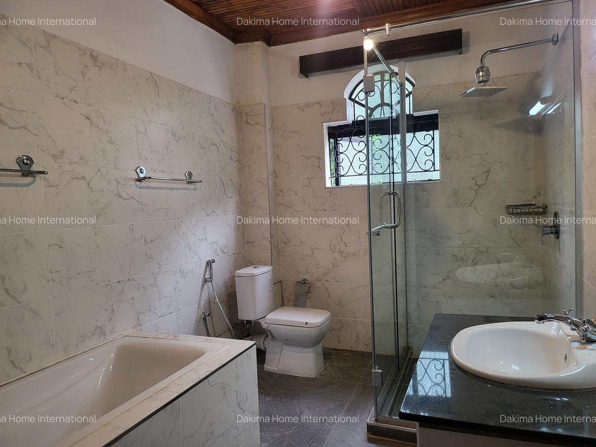 5 Bed Townhouse with En Suite in Nyari - 15