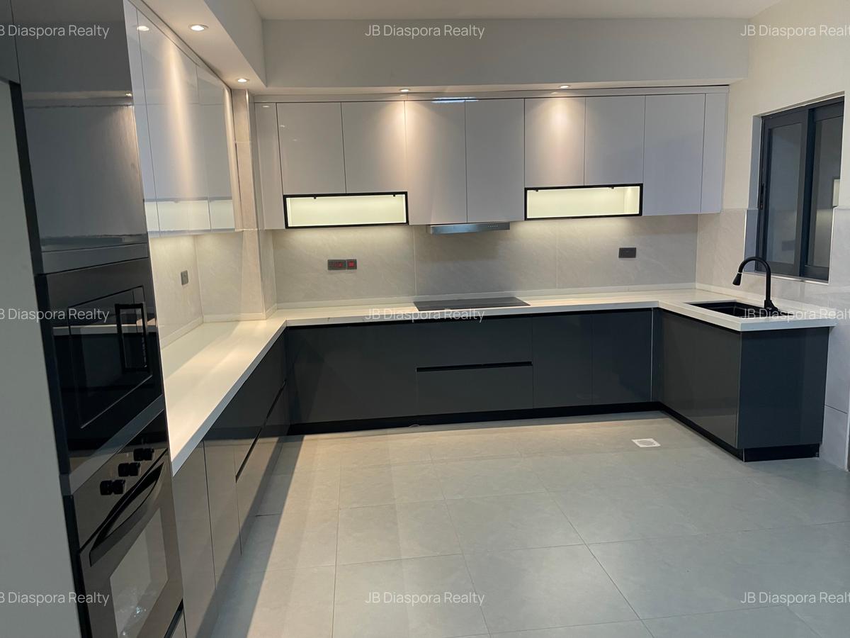 3 Bed Apartment with En Suite at 2Nd Parklands Avenue - 1