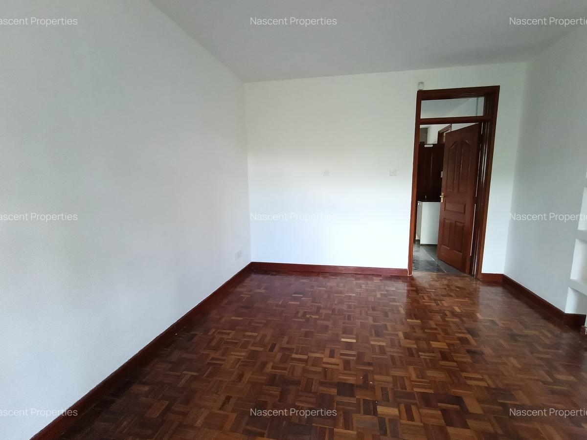 4 Bed Villa with En Suite in Rosslyn - 12