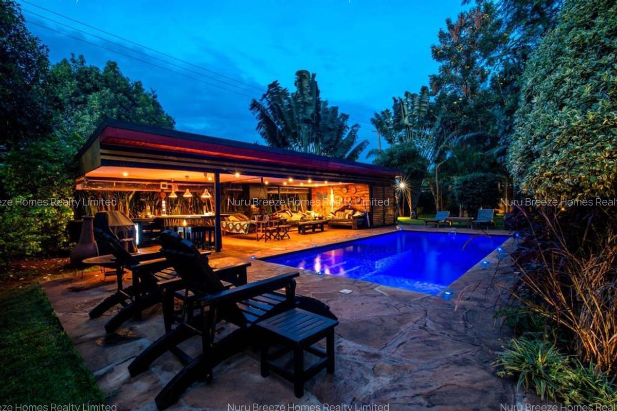 6 Bed House with En Suite in Runda - 1