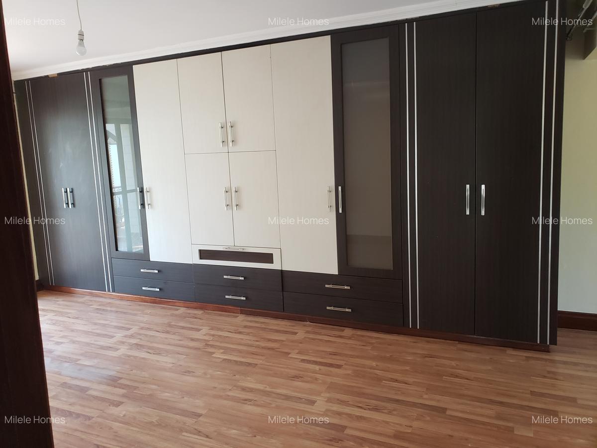 5 Bed Townhouse with En Suite at Grevillea Groove - 11