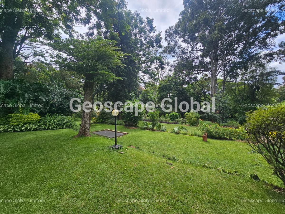 4 Bed House with En Suite in Rosslyn - 11