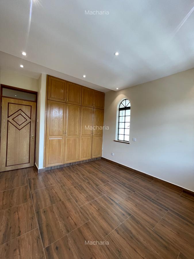 3 Bed Apartment with En Suite in Brookside - 8