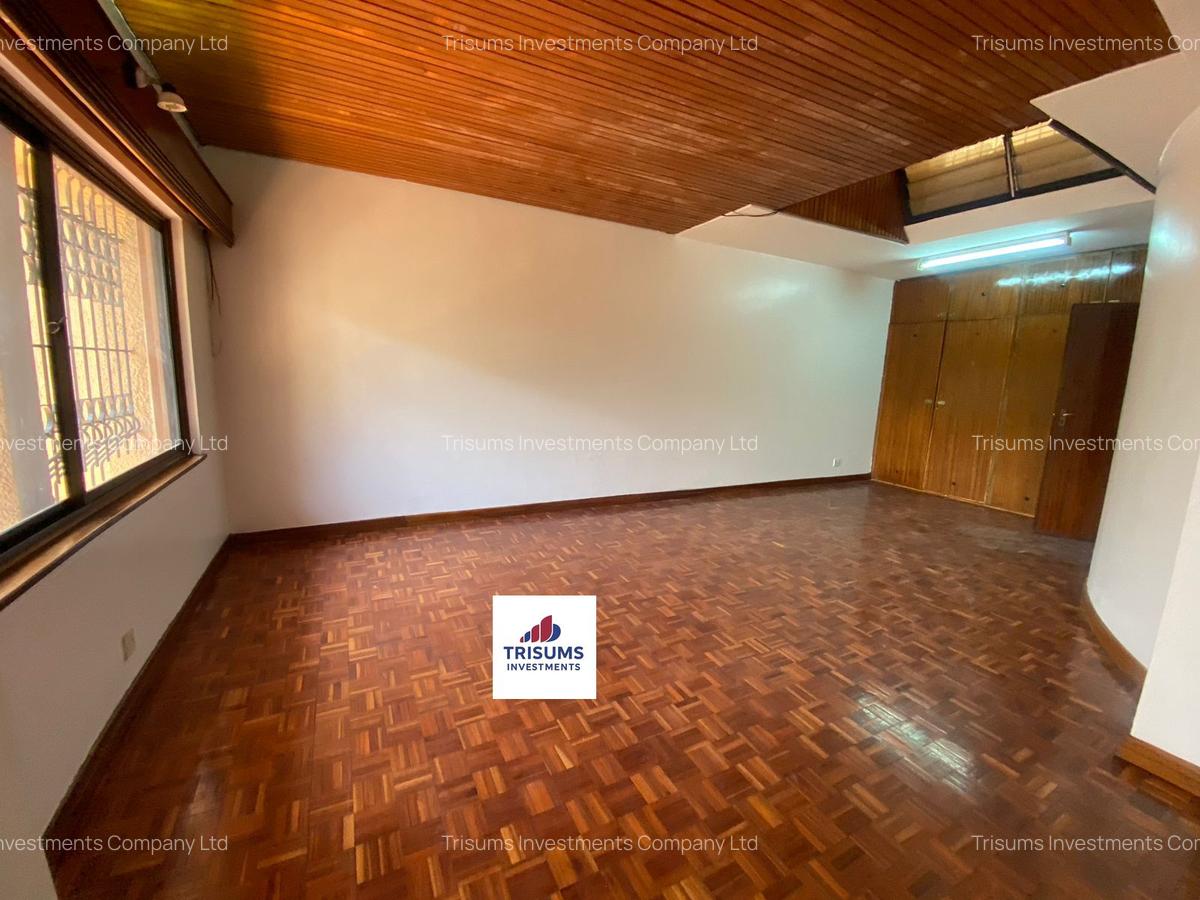 5 Bed Villa with En Suite at Prp7+494 - 2