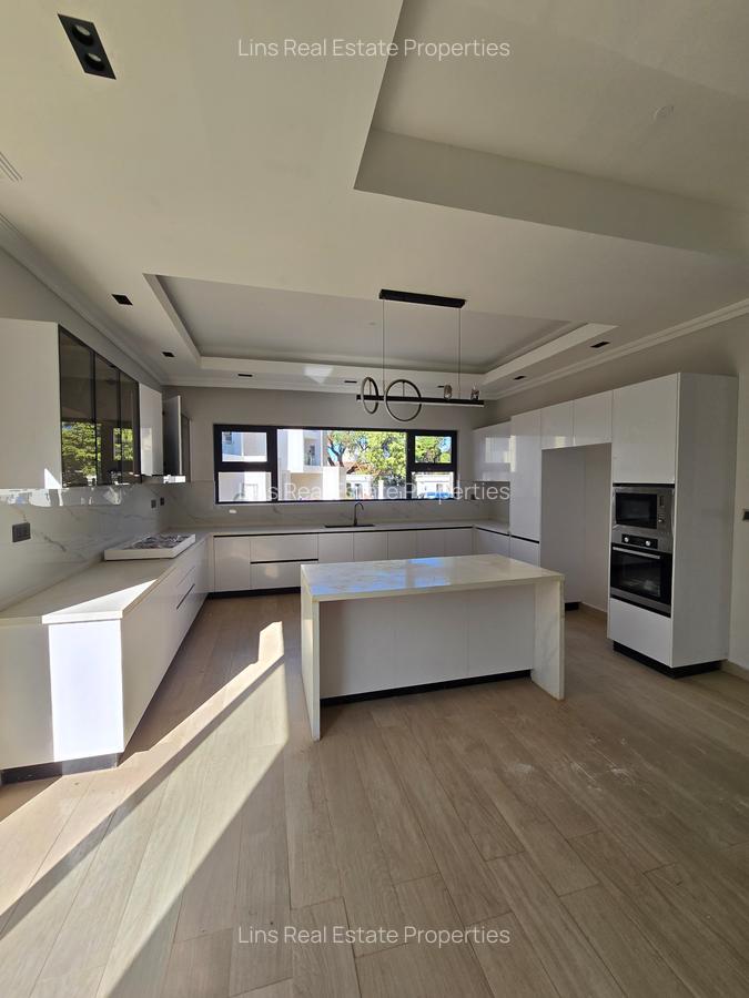 5 Bed Townhouse with En Suite in Lavington - 11