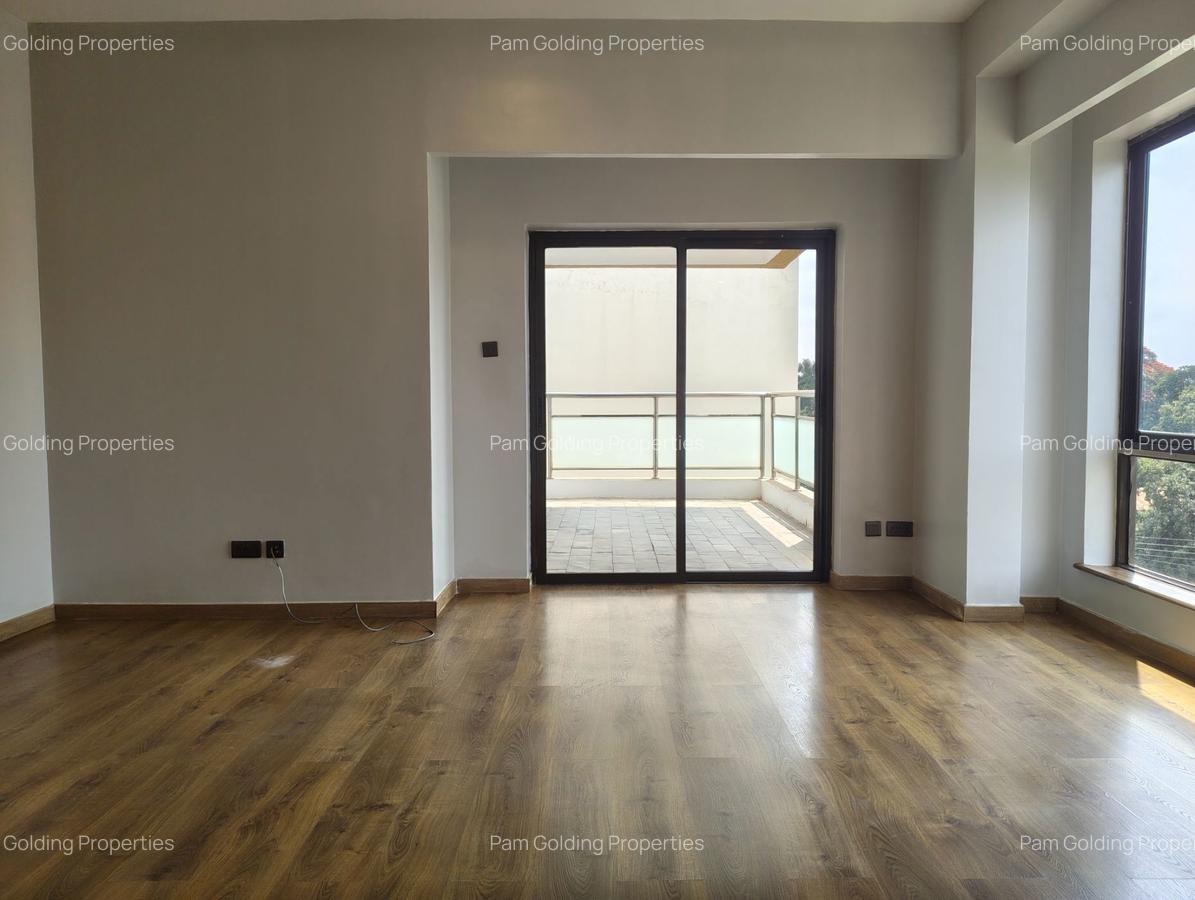 3 Bed Apartment with En Suite in Lavington - 8