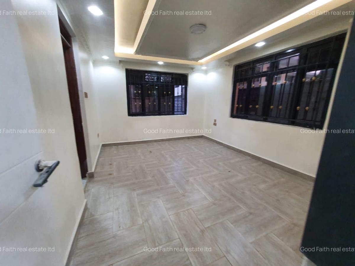 6 Bed House with En Suite in Ridgeways - 10