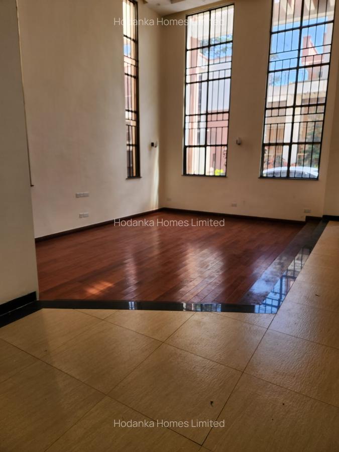 5 Bed Townhouse with En Suite in Lavington - 4