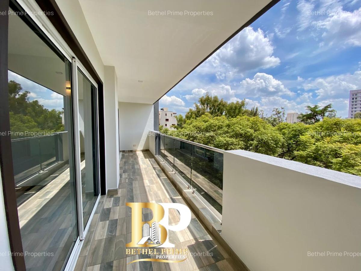 3 Bed Apartment with En Suite in Riverside - 2