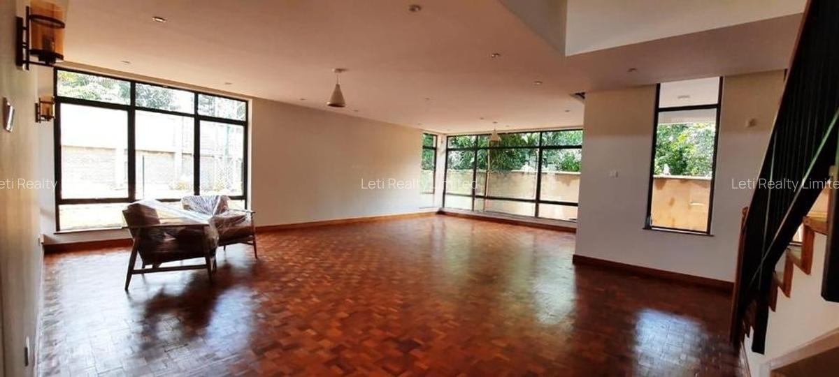 5 Bed Townhouse with En Suite in Lavington - 3