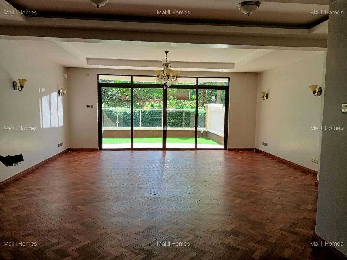 4 Bed Apartment with En Suite in Riverside - 4