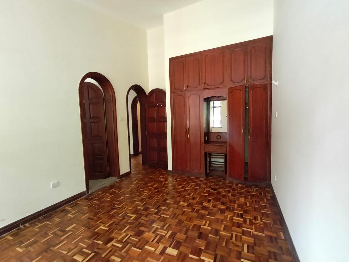 5 Bed Townhouse with En Suite in Westlands Area - 10