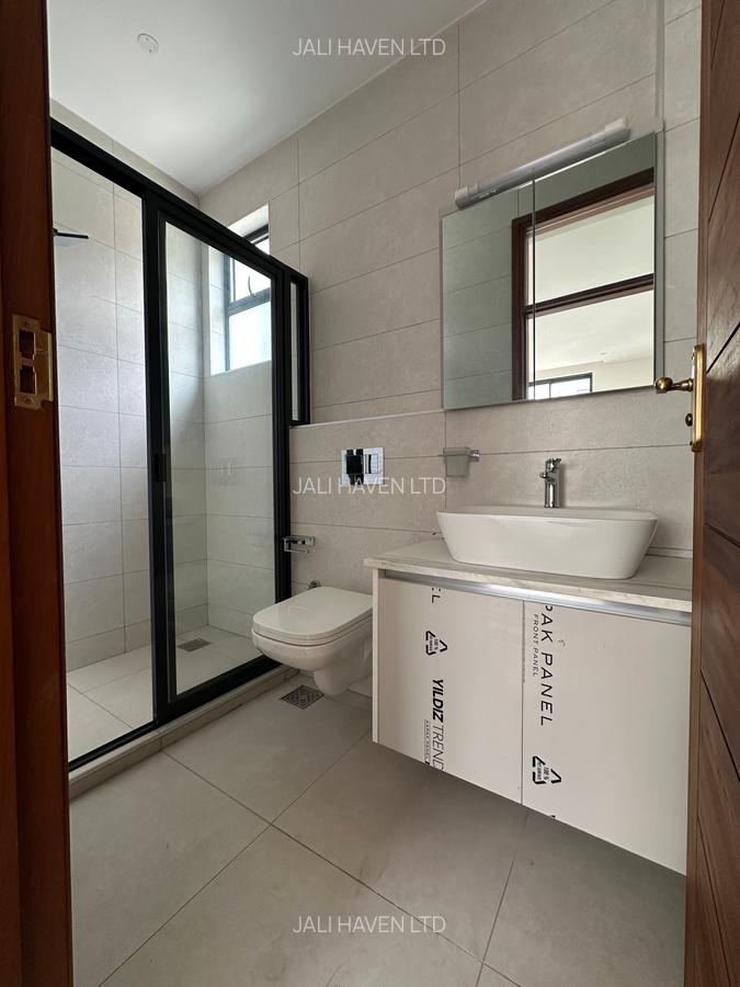 5 Bed Villa with En Suite in Lavington - 12