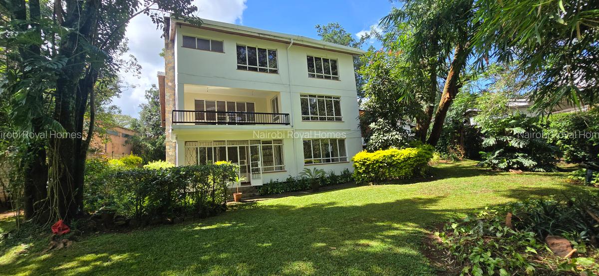 5 Bed House with En Suite at Un Crescent - 1