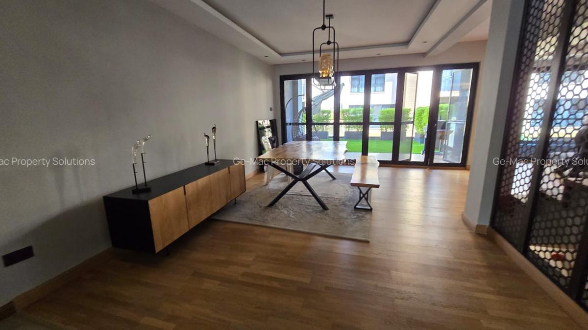 5 Bed House with En Suite in Lavington - 11