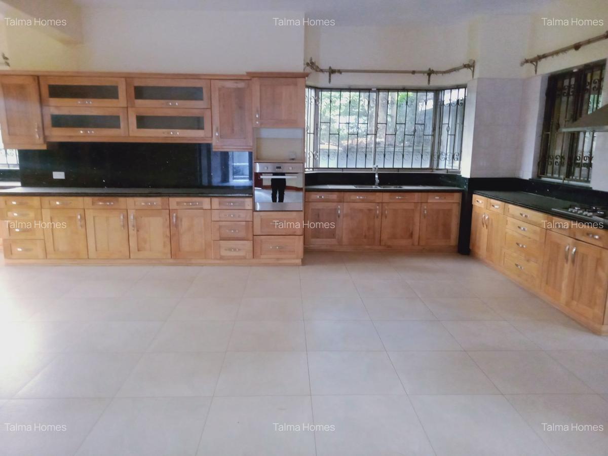 5 Bed Townhouse with En Suite at Westlands - 3