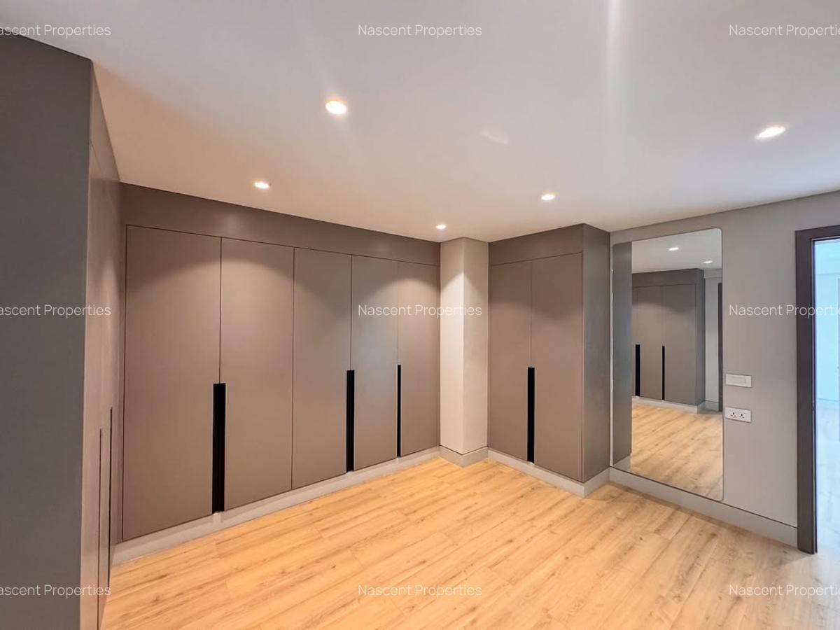 5 Bed House with En Suite in Kyuna - 12