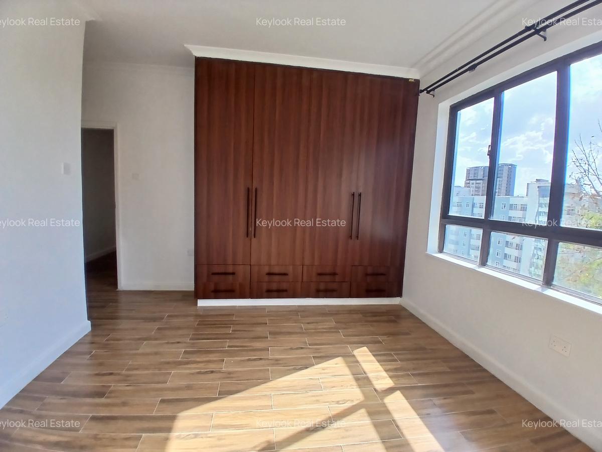 3 Bed Apartment with En Suite at Lavington - 7