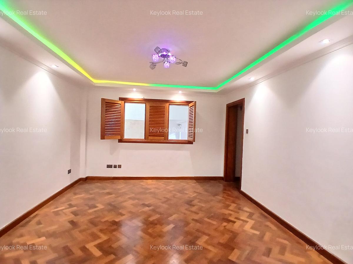 5 Bed Townhouse with En Suite at Lavington - 5