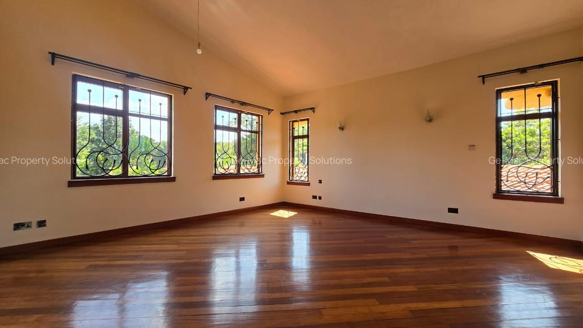 5 Bed House with En Suite in Runda - 10