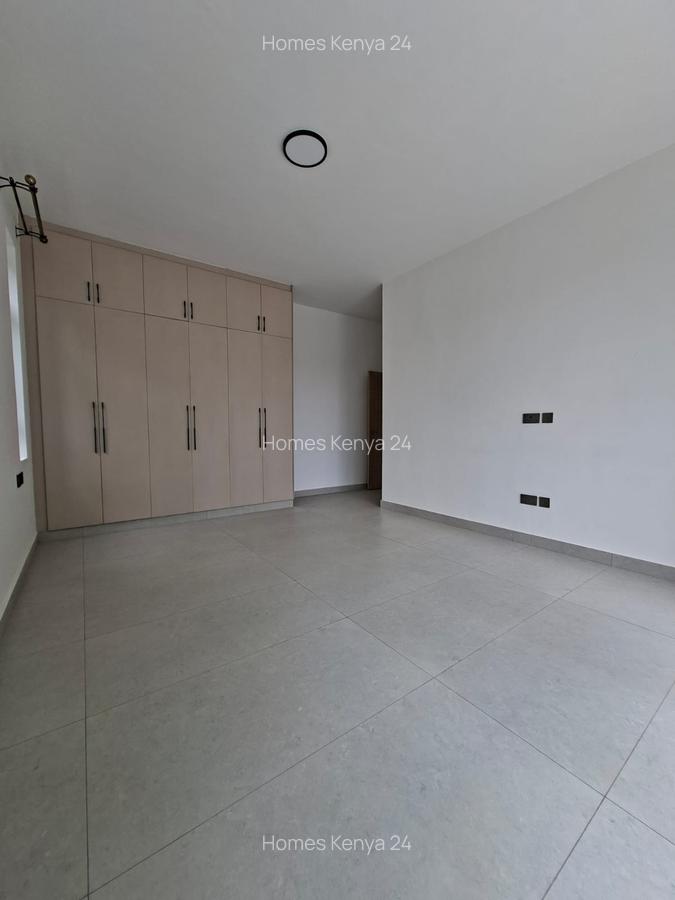 3 Bed Apartment in Brookside - 9
