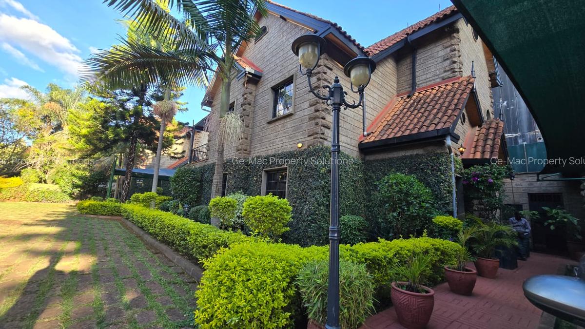 5 Bed Townhouse with En Suite at Othaya Rd - 1
