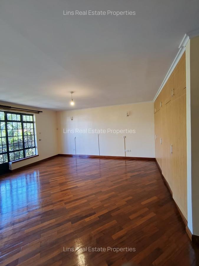 4 Bed Townhouse with En Suite in Lavington - 12