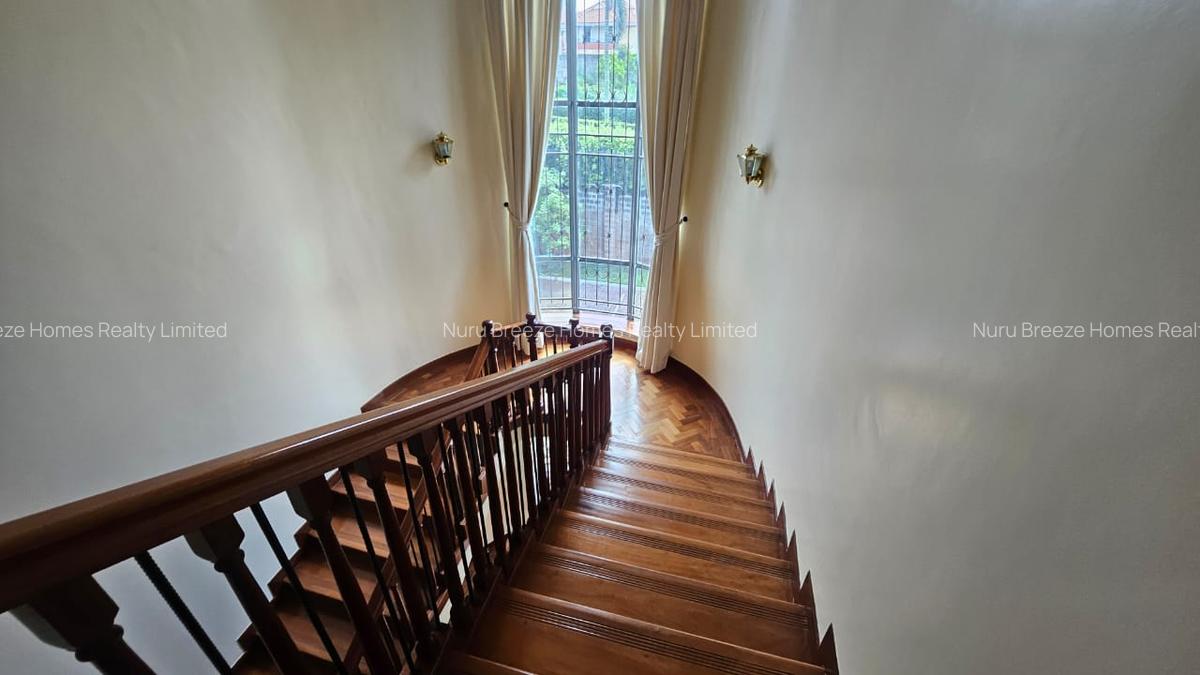 6 Bed House with En Suite in Runda - 15