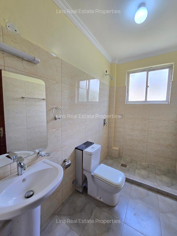 5 Bed Townhouse with En Suite in Kyuna - 5