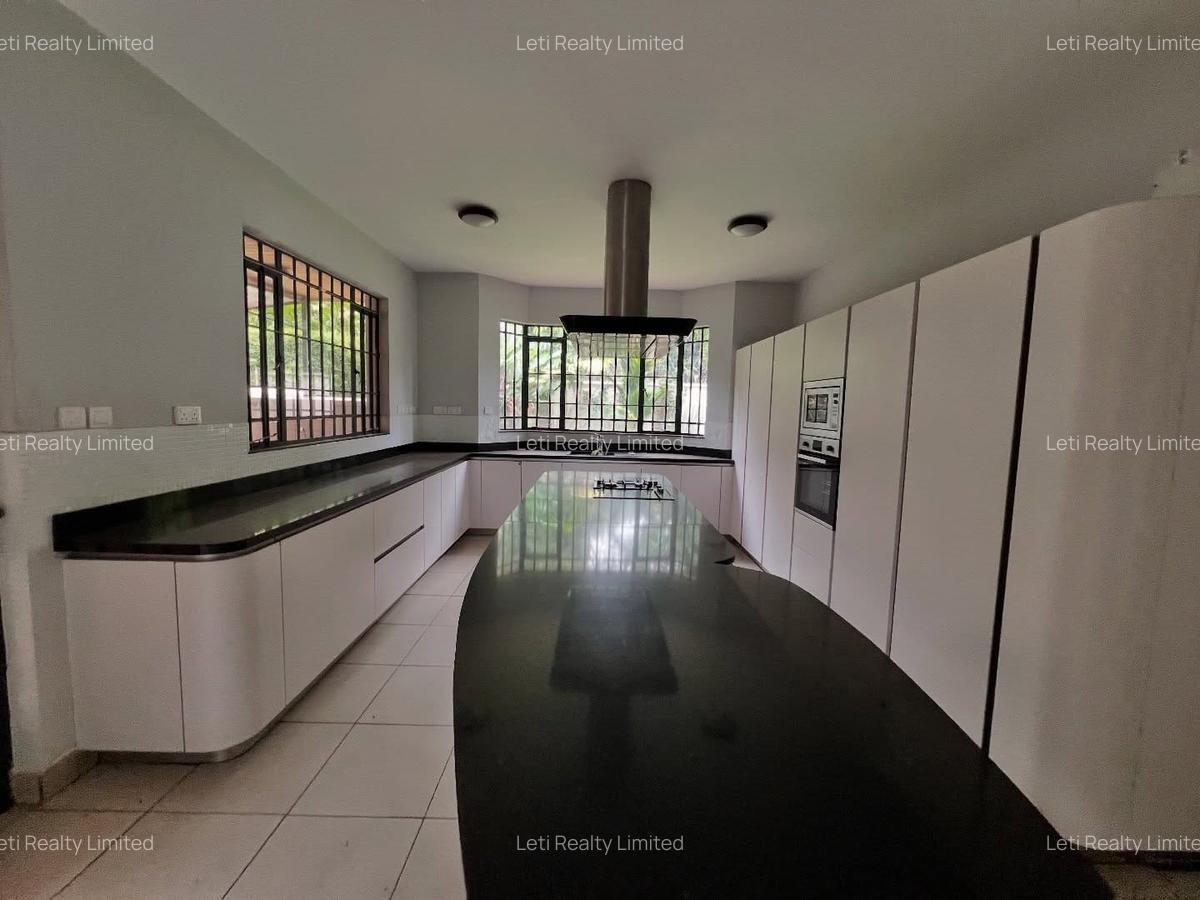 5 Bed Townhouse with En Suite in Lavington - 12