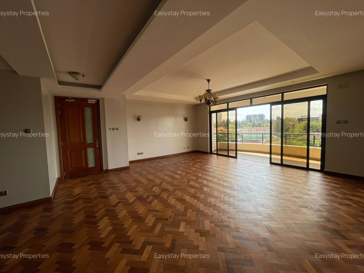 3 Bed Apartment with En Suite in Riverside - 10