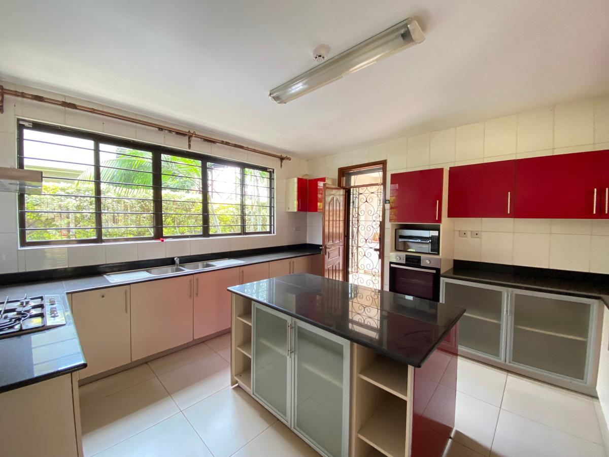 5 Bed Townhouse with En Suite in Lavington - 8