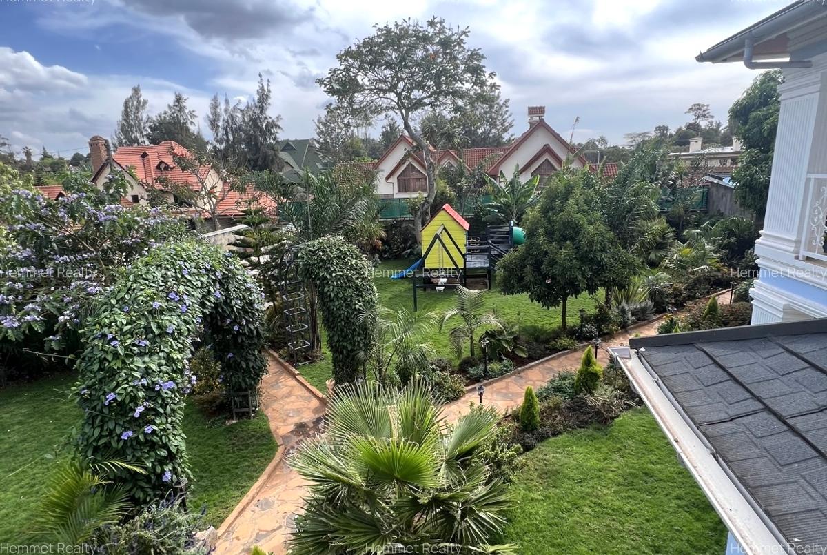 5 Bed House with En Suite in Runda - 14