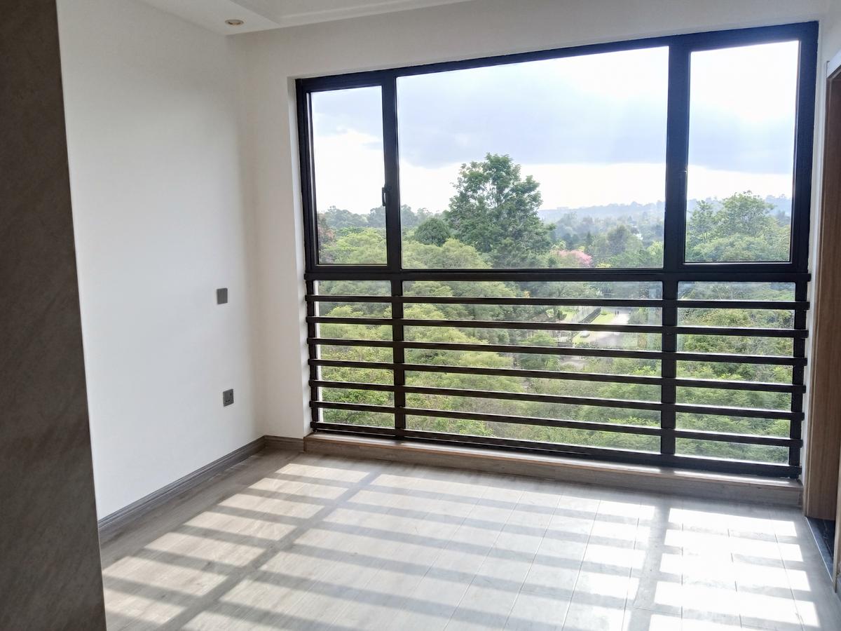 Serviced 3 Bed Apartment with En Suite at Riverside Drive. - 9