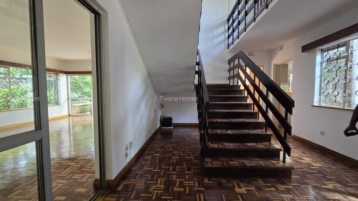 4 Bed House with En Suite in Lavington - 13