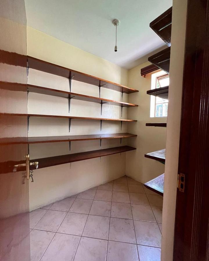 5 Bed Townhouse with En Suite in Lavington - 10