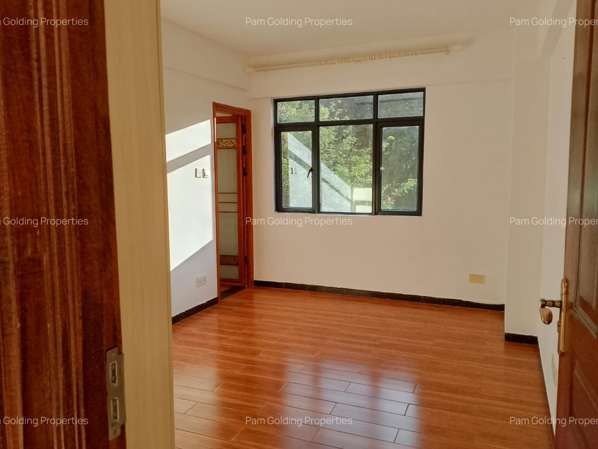 2 Bed Apartment with En Suite at Dennis Pritt Road - 5