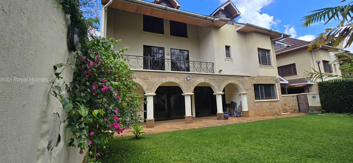 5 Bed Townhouse with En Suite at Lavington Green - 3