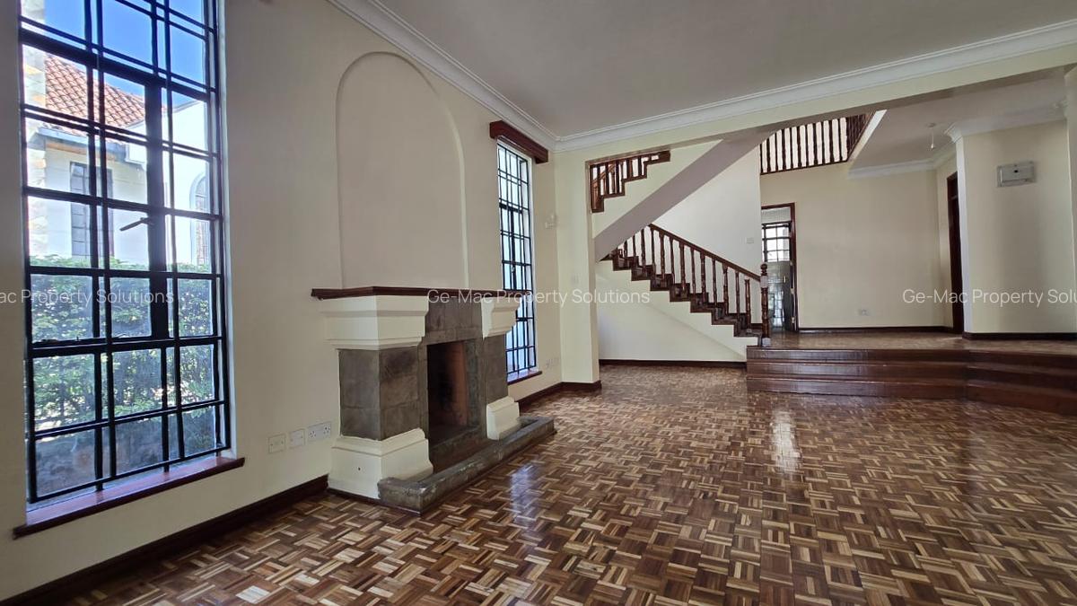 4 Bed House with En Suite in Lavington - 2