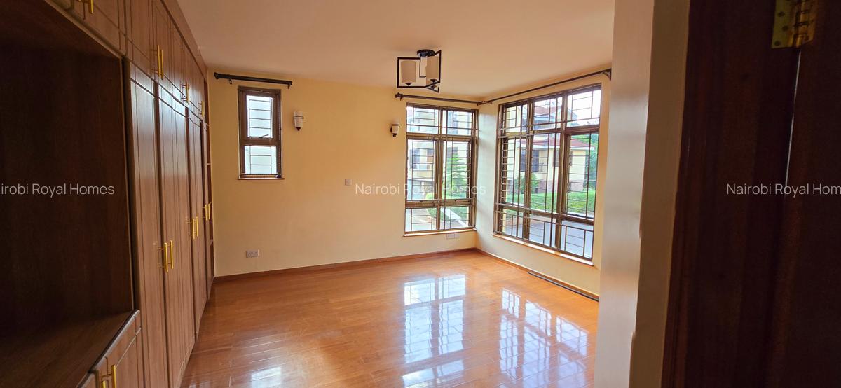 5 Bed Townhouse with En Suite at Lavington Green - 11