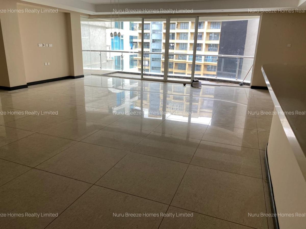 3 Bed Apartment with En Suite in Riverside - 2